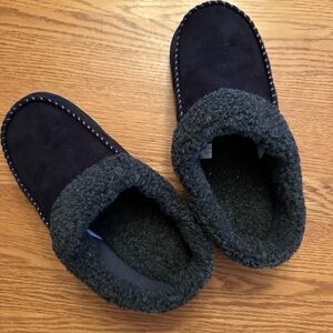 Men's Cozy Black Slippers New Size 7-8